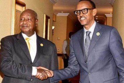 Ouganda : le président Museveni reçoit Paul Kagame, nouveau signe de rapprochement