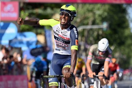 Tour d’Italie: avec l’Érythréen Biniam Girmay, l’histoire s’écrit au sprint