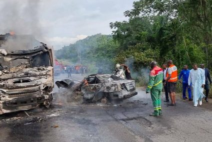 Cameroun: une collision incendiaire de deux voitures sur l’axe Yaoundé-Douala fait au moins 5 morts