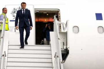 Le président français Emmanuel Macron est arrivé au Cameroun