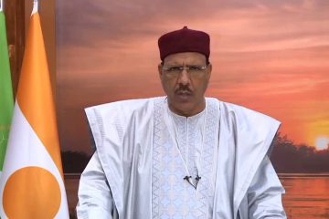 « Traité d’étranger qui se réclame du Niger », Bazoum suspend le transit des produits pétroliers vers le Mali