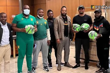 Séoul: la communauté camerounaise fait un don en ballons et casquettes à Samuel Eto’o