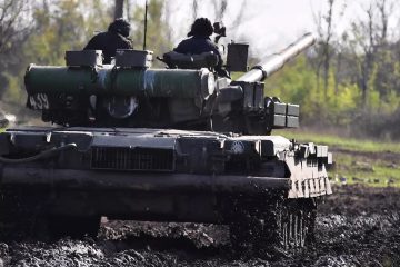 “Guerre d’usure”, “retrait tactique”: que cache le départ russe de Kherson?