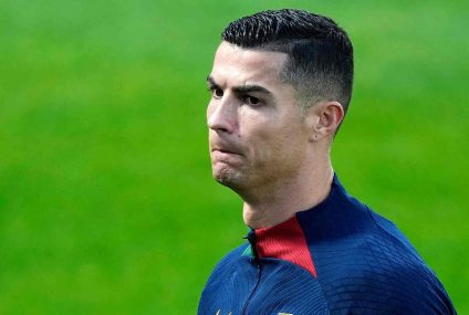 Manchester United annonce la résiliation du contrat de Cristiano Ronaldo