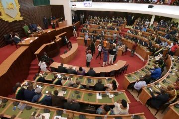 Côte d’Ivoire: les députés adoptent un projet de loi pour mieux encadrer les commentaires en ligne