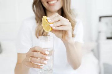 Boire de l’eau avec du citron le matin, est-ce (vraiment) bon pour le métabolisme?