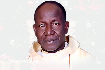 Un prêtre brûlé vif par des terroristes au Nigeria , cinq fidèles enlevés