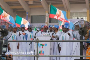 Élections au Nigeria: les candidats signent un pacte de paix avant un scrutin sous tension