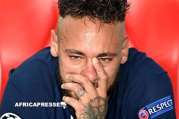 Le footballeur Neymar perd un million d’euros en pariant en direct et pleure devant la caméra  [vidéo]