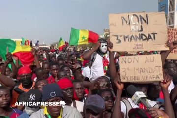 Sénégal : Des milliers de manifestants demandent à Macky Sall de ne pas briguer un troisième mandat