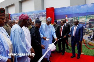Inauguration en grande pompe de la méga-raffinerie Dangote au Nigeria