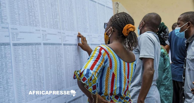 Listes électorales lors d'élections à Brazzaville.jpg