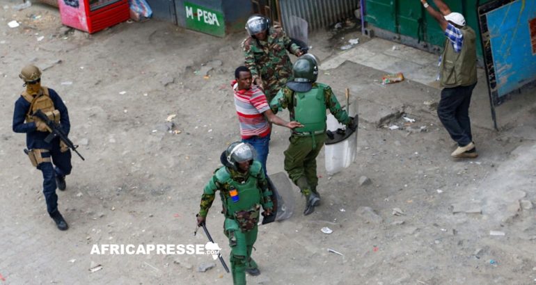 Une arrestation lors de la manifestation à Mlolongo, au Kenya, le 12 juillet 2023