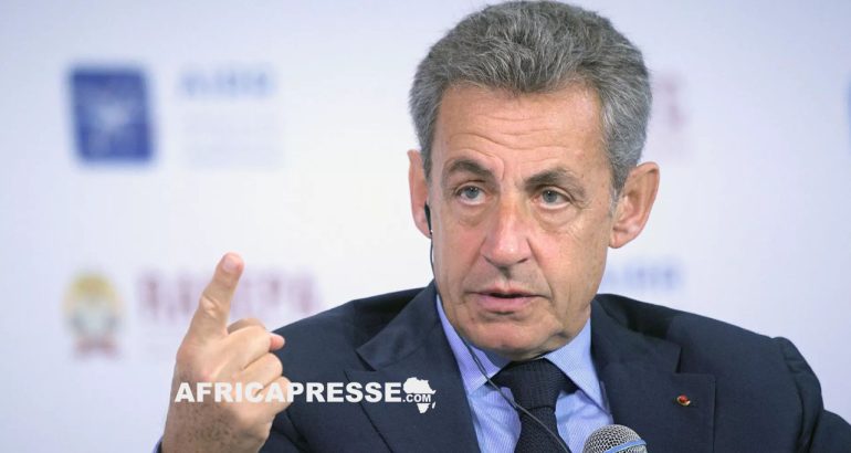 “Amitié artificielle”: Nicolas Sarkozy dézingue Emmanuel Macron sur l’Algérie