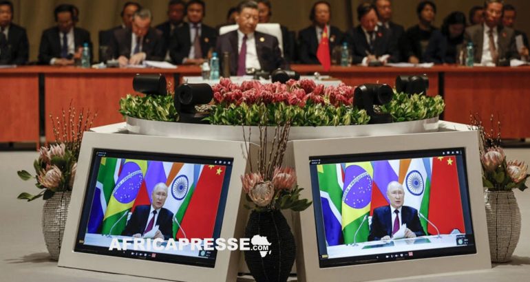 Vladimir Poutine s'exprimant à distance lors du sommet des Brics 2023