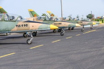 Niger : des avions maliens et burkinabè déployés pour contrer une éventuelle intervention de la CEDEAO