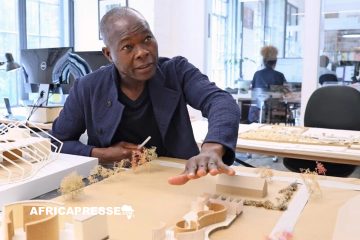 Diébédo Francis Kéré, architecte burkinabè, lauréat du prix Nobel des arts