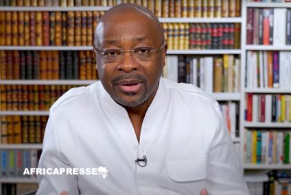 Alain Foka, l’icône du journalisme africain, quitte RFI pour MANSSAH au Togo