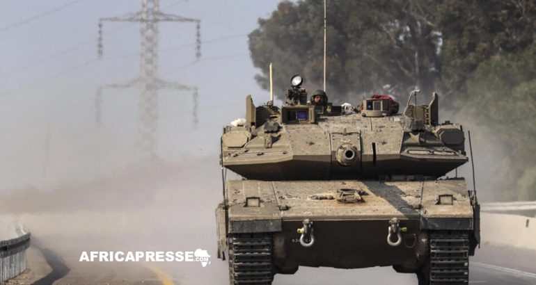 Un char israélien près de la ville israélienne de Sdérot