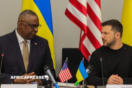 Ukraine : Enjeux Cruciaux lors de la visite surprise à Kiev du secrétaire américain de la Défense Lloyd Austin