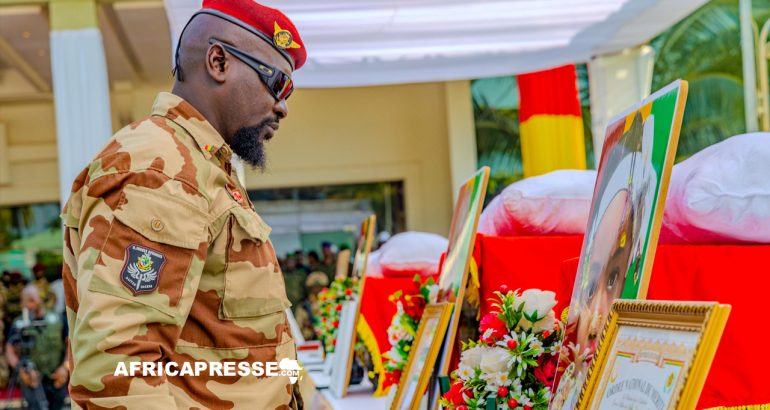 Mamadi Doumbouya rend homage aux victimes du 4 novembre