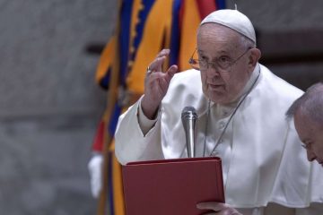 Vatican: l’Église catholique autorise la bénédiction des couples homosexuels
