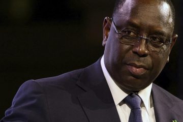 Sénégal : Macky Sall fixe la présidentielle au 24 mars et dissout son gouvernement