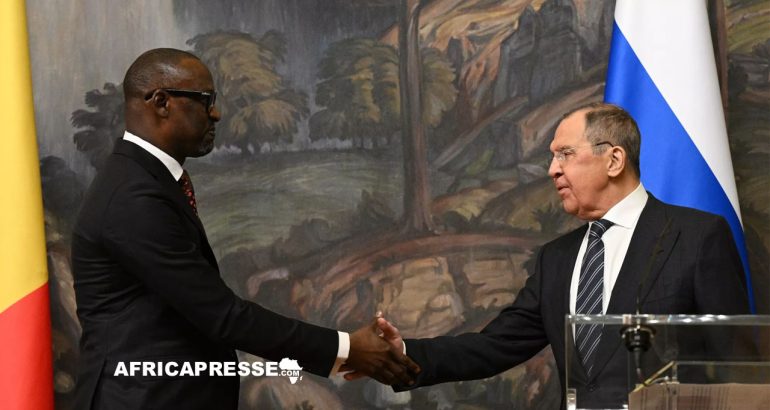 Collaboration Mali-Russie: des discussions en cours pour le développement de centrales solaires et nucléaires.