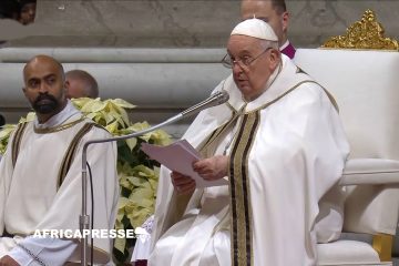 En dépit de son état de santé préoccupant, le pape officie à la messe de Pâques