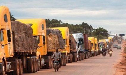 Tensions Bénin-Niger: seuls les véhicules nigériens et togolais autorisés à transporter le fret depuis le Togo