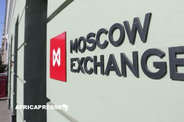 Sanctions américaines et britanniques : La Bourse de Moscou réagit en suspendant les échanges en dollars et euros