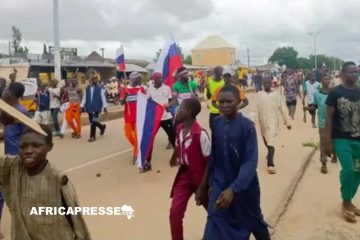 Nigeria : Arrestations de manifestants arborant des drapeaux Russes