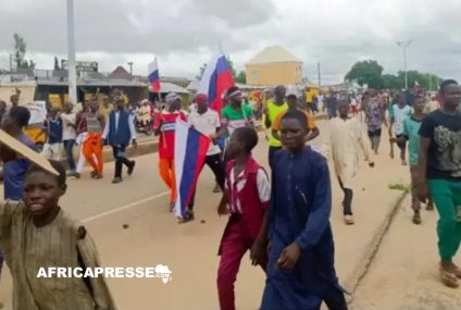 Nigeria : Arrestations de manifestants arborant des drapeaux Russes