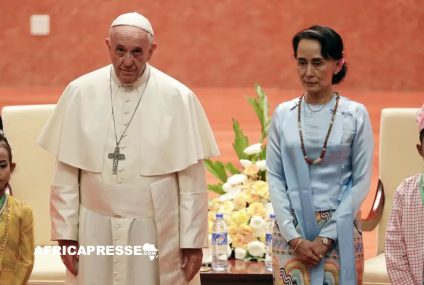 Vatican : Le pape François propose l’asile à Aung San Suu Kyi, ex-dirigeante birmane emprisonnée