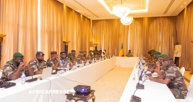 Réunion de réévaluation du dispositif sécuritaire en cours au Mali