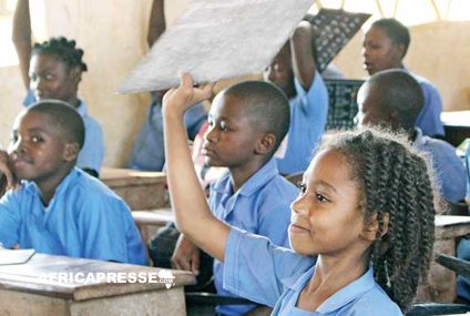 Cameroun : Un centre d’éducation à distance pour les élèves des régions en crise ouvre ses portes