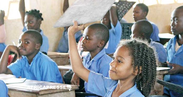 Cameroun : Un centre d’éducation à distance pour les élèves des régions en crise ouvre ses portes