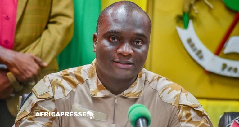 Le ministre burkinabè de la Sécurité, Mahamadou Sana