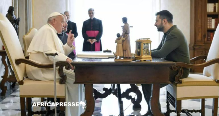 Pape Francois et Volodymyr Zelensky