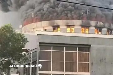 Liberia : Des manifestants incendient une partie du parlement après des des protestations violentes