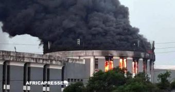 Liberia : des proches du président de l’Assemblée arrêtés après l’incendie du Parlement