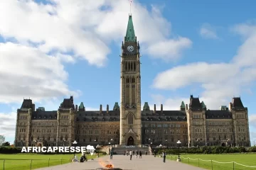 Le ministère de l’Immigration prévoit la suppression de 3300 emplois dans un contexte de rigueur budgétaire Le ministère de l’Immigration prévoit la suppression de 3300 emplois dans un contexte de rigueur budgétaire