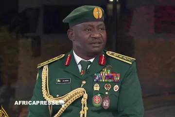 Le Chef d’État-Major Nigérian se voit refuser le visa pour se rendre au Canada : Un incident administratif aux répercussions diplomatiques Le Chef d’État-Major Nigérian se voit refuser le visa pour se rendre au Canada : Un incident administratif aux répercussions diplomatiques