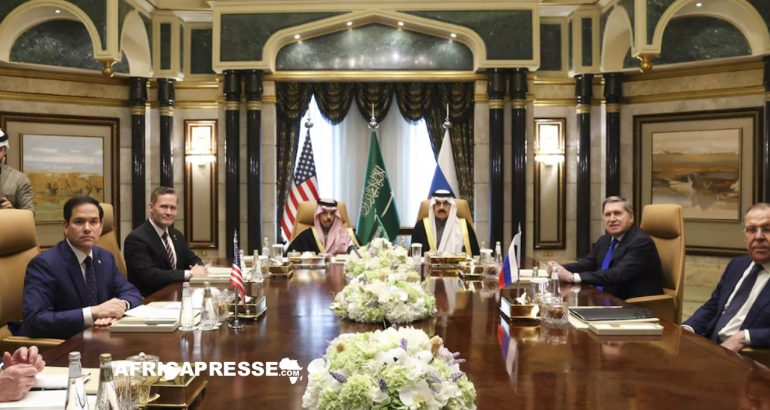 Échanges russo-américains à Riyad : Moscou refuse l’Ukraine dans l’OTAN au profit de la sécurité européenne Le secrétaire d'État américain Marco Rubio a rencontré les représentants russes, dont le ministre des affaires étrangères Sergei Lavrov le 18 février 2025 à Riyad.