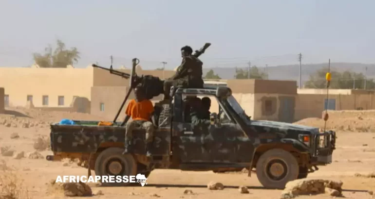 Les forces de sécurité du Puntland patrouillent dans le village de Balidhidin dans la région de Bari