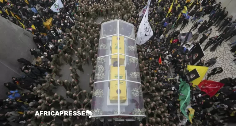 les funérailles de Hassan Nasrallah, ancien dirigeant du Hezbollah et son successeur pressenti Hachem Safiedine, le 23 février 2025 à Beyrouth.