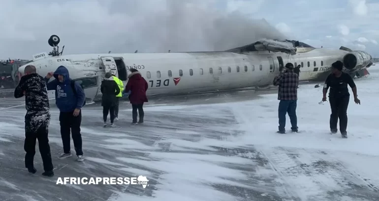 Accident à l’aéroport de Toronto : Un avion de Delta Airlines se retrouve à l’envers, entraînant plusieurs blessures Un avion s’écrase à l’aéroport de Toronto