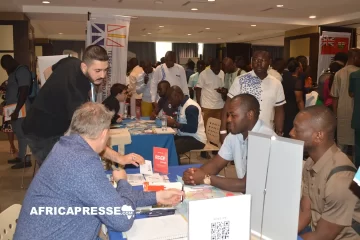 Destination Canada à Douala : Plus de 2500 Camerounais en quête des opportunités d’emploi au Canada Destination Canada à Douala : Plus de 2500 Camerounais en quête des opportunités d’emploi au Canada