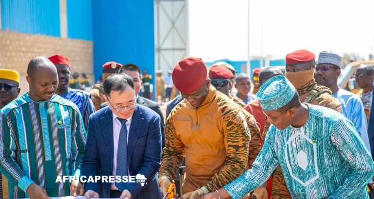 Burkina Faso : Le président Ibrahim Traoré inaugure une cimenterie d’une capacité de 750.000 tonnes par an Ibrahim Traoré inaugure une cimenterie