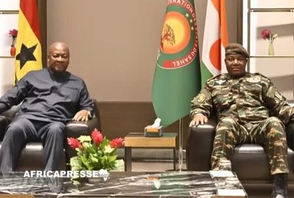 John Dramani Mahama en visite au Niger pour apaiser les tensions entre la Cédéao et l’AES